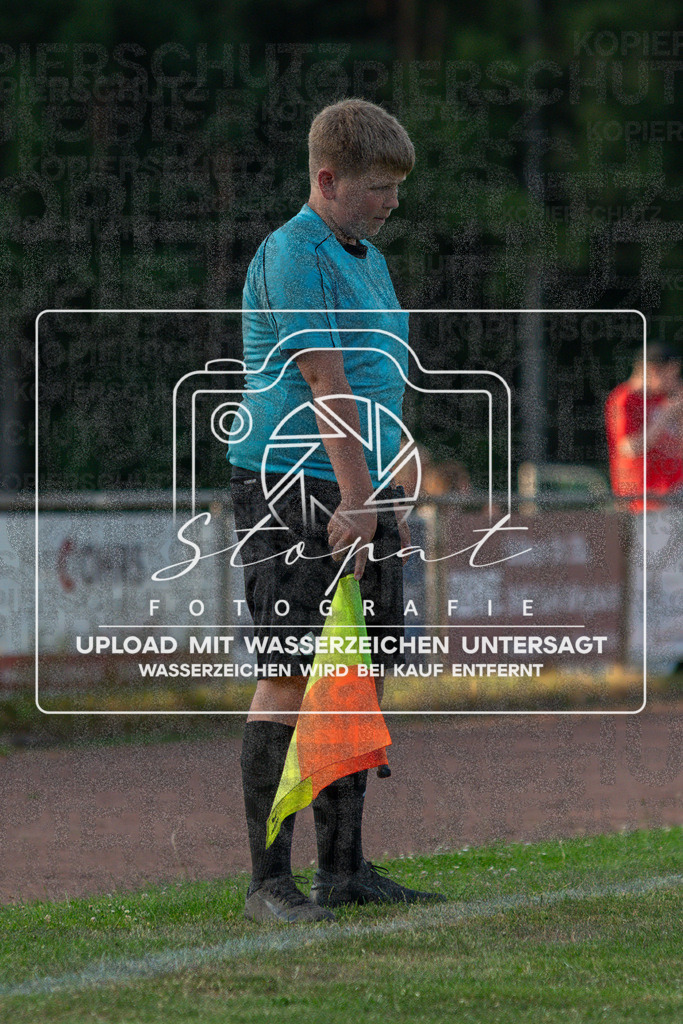 U17 Kreismeisterschaftsfinale HK - SG Fulde vs. TV Jahn Schneverdingen | Lasse Stimming (Schiedsrichterassistent); U17 Kreismeisterschaftsfinale HK - SG Fulde vs. TV Jahn Schneverdingen am 24.06.26 in Heidmarkstadion, Bad Fallingbostel - Realisiert mit Pictrs.com