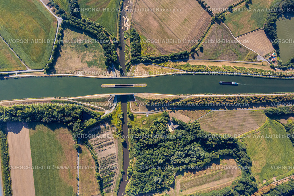 Olfen220805640Lippe | Luftbild, Kanalbrücke Lippe Neue Fahrt, Dortmund-Ems-Kanal, Binnenschifffahrt, NSG Lippeaue, Fluss- und Auenentwicklung der Lippe Vogelsang, Renaturierung, Stadtgrenze Olfen-Datteln, Olfen-Kirchspiel, Olfen, Ruhrgebiet, Nordrhein-Westfalen, Deutschland
