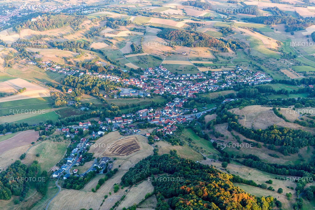 Ortsansicht von Osten | Luftbild: Ortsansicht von Osten im Ortsteil Beerfurth in Reichelsheim im Bundesland Hessen in Deutschland. Foto: IMG_109425.jpg vom 31.07.2018 durch Werner Riehm/FLY-FOTO.de - Realisiert mit Pictrs.com