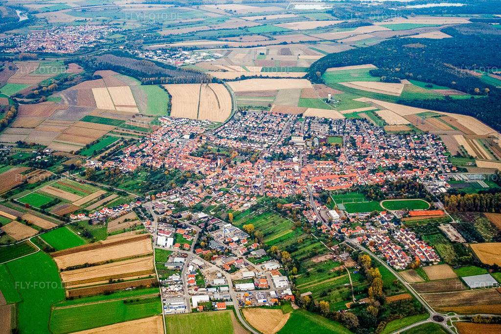 Luftbild: Ortsansicht von Norden im Ortsteil Hochstetten in Linkenheim-Hochstetten im Bundesland Baden-Württemberg in Deutschland. Foto: IMG_14144.jpg vom 12.10.2008 durch Werner Riehm/FLY-FOTO.de