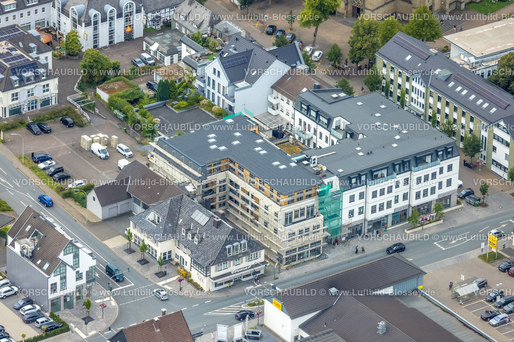 Warstein240713286 | Luftbild,, Baustelle im Stadtzentrum mit Neubau Wohngebäude an der Hauptstraße, Warstein, Sauerland, Nordrhein-Westfalen, Deutschland