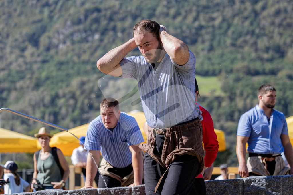 TESSINER2025_03_Gang_0148 | Die Schwinger des Schwyzer Kantonalen Schwingerverbandes: Fotos, die Dynamik und Leidenschaft festhalten, sowie emotionale Momente aus dem traditionellen Schwingsport zeigen. - Realisiert mit Pictrs.com