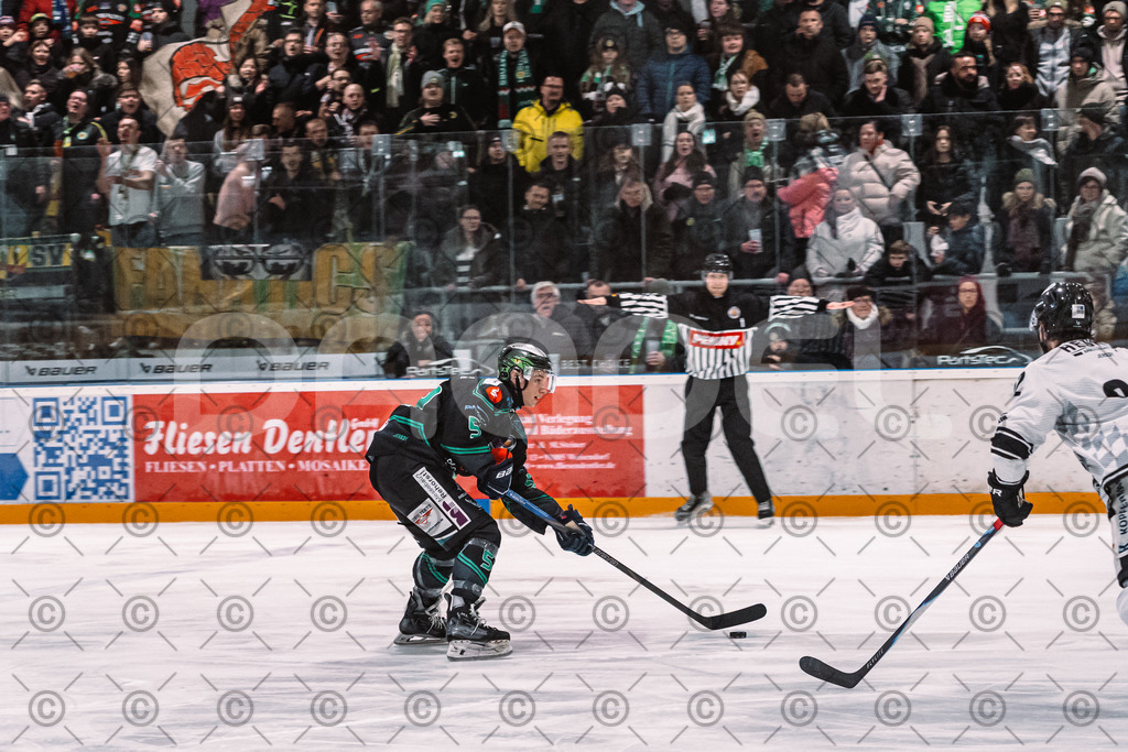Alligators_vs_Passau_26_12_2025-064 | Höchstadt Alligators Fotogalerie: Eishockey-Action aus Franken. Professionelle Spielfotos, Portraits & Stadionbilder zum Download. Jetzt entdecken! - Realisiert mit Pictrs.com