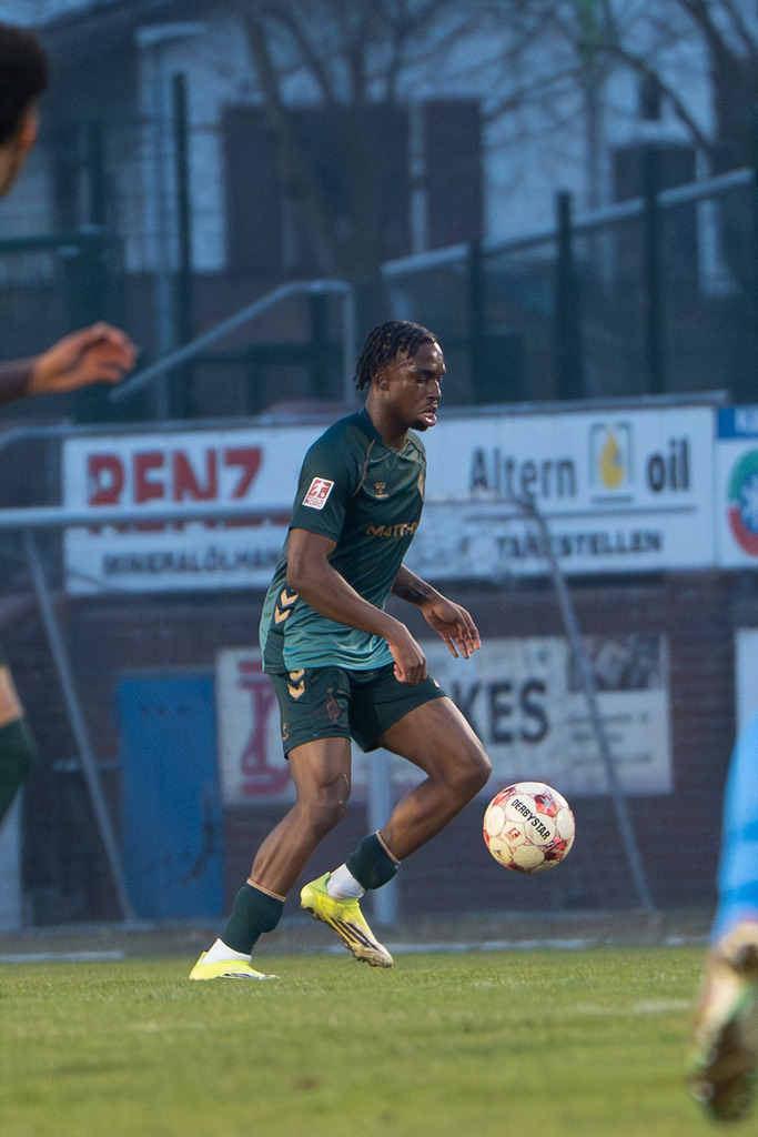 Fußball I Herren I Saison 2025-2026 I Regionalliga Nord I 25. Spieltag I TuS Blau-Weiß Lohne - Werder Bremen II I 5981 | jns.sportfotos - Realisiert mit Pictrs.com