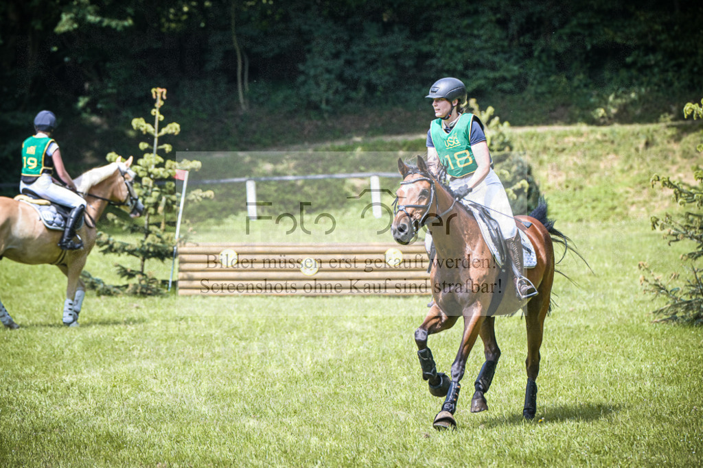 DOS_8369 | Entdecke hochwertige Reitturnierfotos von Foto Oger. Professionell, emotional und authentisch – jetzt Lieblingsmomente im Shop bestellen.Deutschlandweite Turnierfotografie. - Realisiert mit Pictrs.com