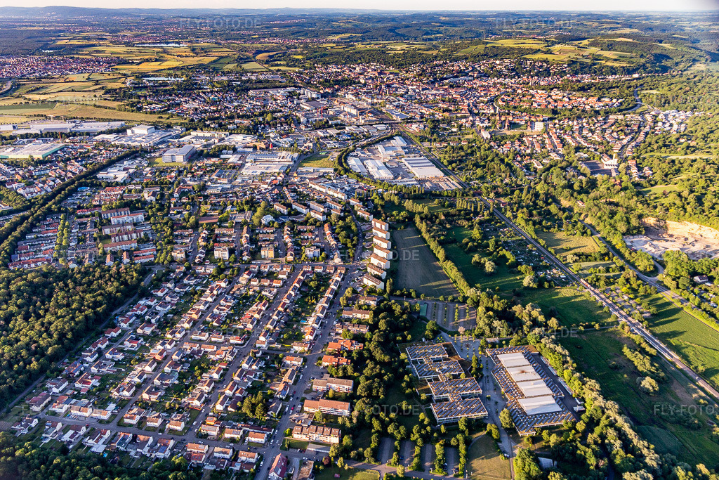Luftbild: Ortsansicht von Süden in Bruchsal im Bundesland Baden-Württemberg in Deutschland. Foto: IMG_115260.jpg vom 13.06.2019 durch Werner Riehm/FLY-FOTO.de