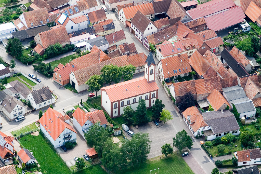 Luftbild: Protestantische Kirche Mühlhofen im Ortsteil Mühlhofen in Billigheim-Ingenheim im Bundesland Rheinland-Pfalz in Deutschland. Foto: IMG_11217.jpg vom 14.06.2008 durch Werner Riehm/FLY-FOTO.deWWW.INGENHEIM.EVPFALZ.DE