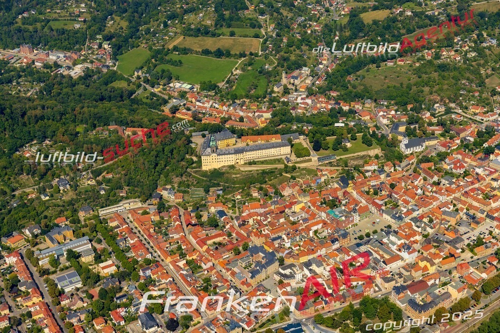 Heidecksburg Rudolstadt Bild- Das Luftbild wurde 2025 vom UL-Flugzeug heraus erstellt ( keine Drohne bzw. Drohnenaufnahme ) - Hochauflösende Luftaufnahme -Nicht vergleichbar mit Google Maps oder Satelittenbilder- Die Geschenkidee !Mit Lizenz und Bildrechte bestellbar - CC