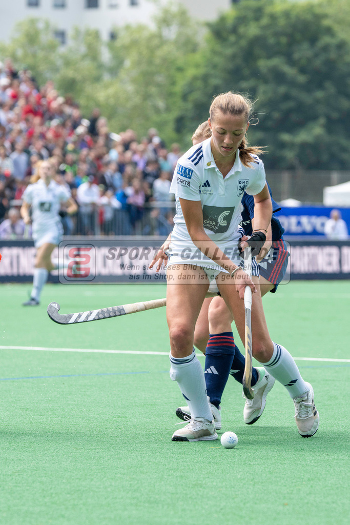 Final4_20240519-1242-0029 | Bonn, Deutschland, 19.05.2024: Friederike Heusgen (Duesseldorfer HC), Stine Kurz (Mannheimer HC) in Aktion waehrend des Spiels der Deutsche Feldhockey-Meisterschaften 2024 zwischen Final 4 Damen Finale Düsseldorfer HC - Mannheimer HC im Bonner THV am 19.05.2024 in Bonn, Deutschland. (Foto von Stephan Fehrmann)

Bonn, Germany, 19.05.2024: Friederike Heusgen (Duesseldorfer HC), Stine Kurz (Mannheimer HC) in action during the game of Deutsche Feldhockey-Meisterschaften 2024 between Final 4 Damen Finale Düsseldorfer HC - Mannheimer HC in Bonner THV at 19.05.2024 in Bonn, Deutschland. (Foto from Stephan Fehrmann)
