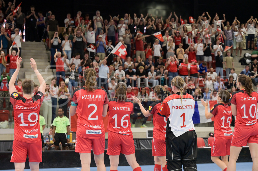 Women's 3v3 WFC 2025 - Championship Final - Finland v Switzerland | Switzerland wins the gold medal game, during Women's 3v3 WFC 2025 - Championship Final, Switzerland: 03.05.2025, Winterthur, AXA ArenaEvent page: <a href="https://www.u19wfc2025.ch/">www.u19wfc2025.ch</a>Credit: Markus Aeschimann, <a href="https://markus-aeschimann.ch">markus-aeschimann.ch</a>Instagram: <a href="https://instagram.com/sportfotografie.aeschimann">@sportfotografie.aeschimann</a> - Realisiert mit Pictrs.com