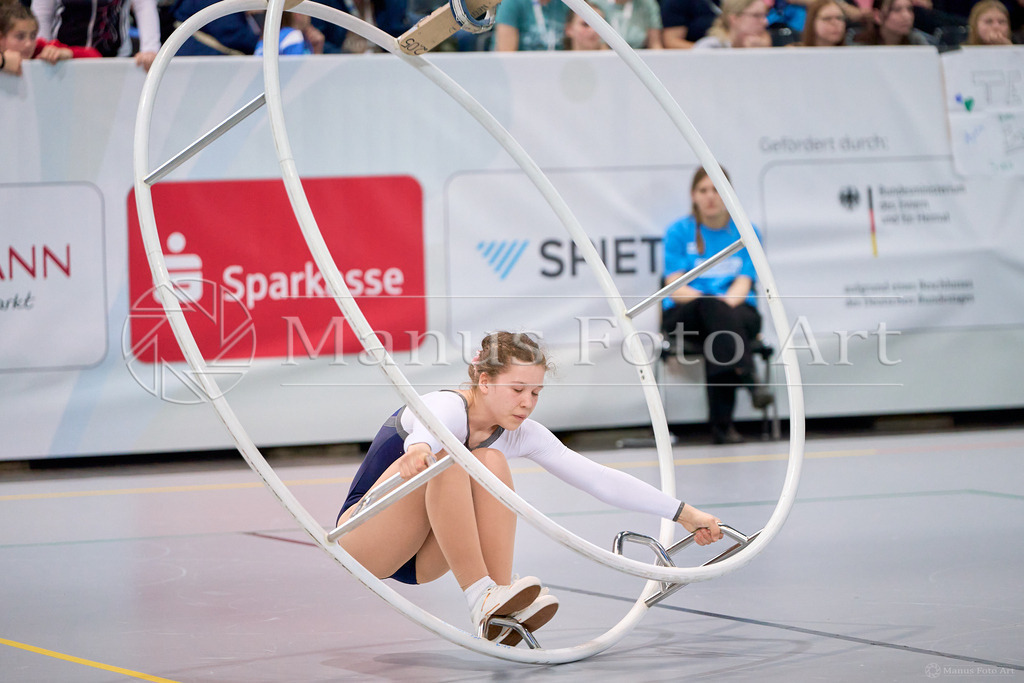 A-DSC04441 | Professionelle Sportfotografie in Hamburg, Schleswig-Holstein und Niedersachsen – spezialisiert auf Rhönrad, Geräteturnen, Leistungsturnen und rhythmische Sportgymnastik. Bundesweite Begleitung von Rhönrad-Events. Jetzt Sport-Fotos - Realisiert mit Pictrs.com