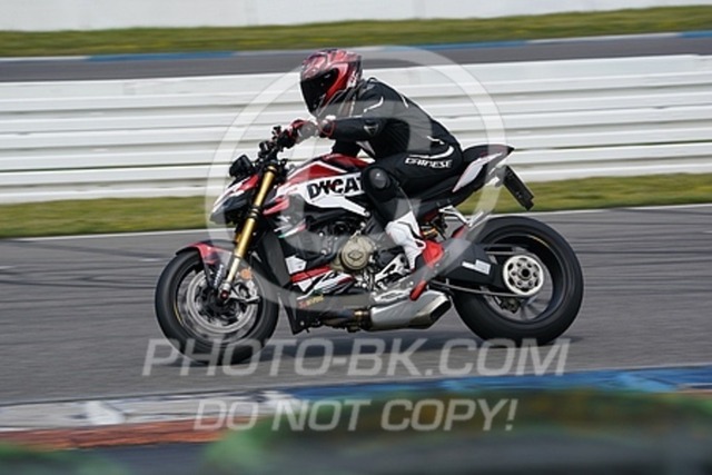 2023_05_01_PBK_26374 | Sportfotografie; SlowMotion; Video; Rennstrecke; Hafeneger; Speer; Racing; RSE; BMW; CBO; Trackday; Motorsportarena; Hockenheimring; Brno; Most; Barcelona; Valencia