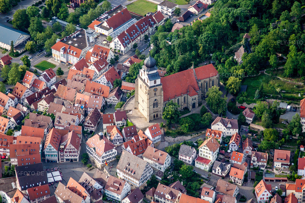 Luftbild: Stiftskirche im Altstadt- Zentrum der Innenstadt in Herrenberg im Bundesland Baden-Württemberg in Deutschland. Foto: IMG_66892.jpg vom 07.06.2014 durch Werner Riehm/FLY-FOTO.de
