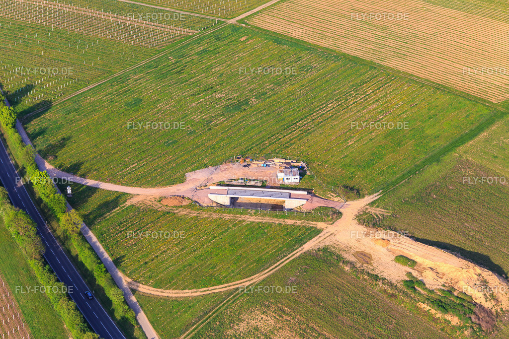 Brückenbaustelle für B38 -Ortsumgehung | Luftbild: Brückenbaustelle für B38 -Ortsumgehung in Impflingen im Bundesland Rheinland-Pfalz in Deutschland. Foto: IMG_106696.jpg vom 21.04.2018 durch Werner Riehm/FLY-FOTO.de - Realisiert mit Pictrs.com