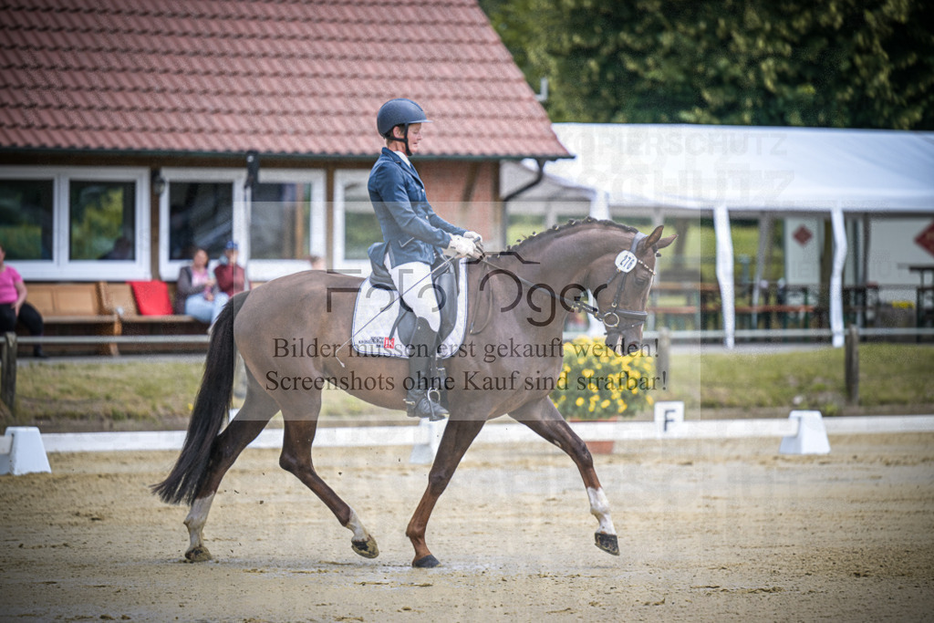 DOS_8177 | Entdecke hochwertige Reitturnierfotos von Foto Oger. Professionell, emotional und authentisch – jetzt Lieblingsmomente im Shop bestellen.Deutschlandweite Turnierfotografie. - Realisiert mit Pictrs.com