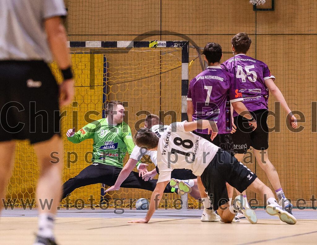 2025-02-15_098_SpVgg_Altenerding_gegen_SVW_Burghausen | Erding, Deutschland, 15.02.2025:Handball, Bezirksoberliga Männer 2024 / 2025, 16. Spieltag, SpVgg Altenerding gegen SVW Burghausen, Endergebnis: 32:31Torwart Ferdinand Mayer (SpVgg Altenerding, #97), Simon Rüdiger (SpVgg Altenerding, #7), Ferdinand Ewald (SpVgg Altenerding, #45)Foto: Christian Riedel / fotografie-riedel.net