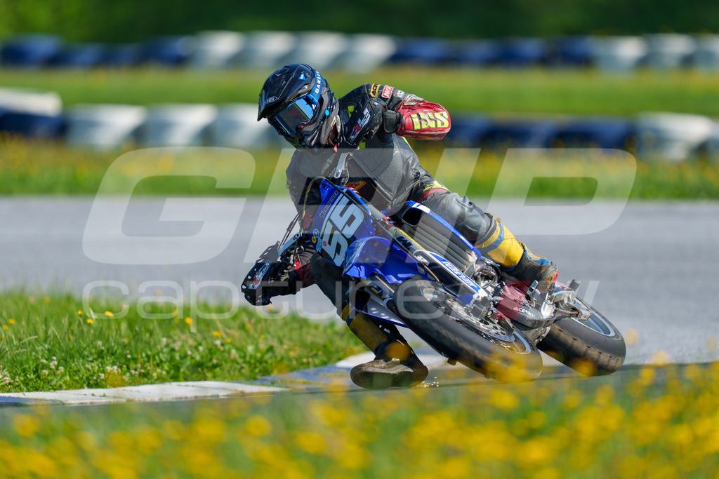 SuperMoto_Staatsmeisterschaft_Greinbach_138 | GRIPcapture steht für authentische Sportfotografie in Österreich – für Momente, die mehr sind als Geschwindigkeit oder Ergebnis. Es geht um Emotion, Spannung, Fokus und den Augenblick, der oft nur einen Wimpernschlag dauert.Ob Motorsport, Teamsport oder 