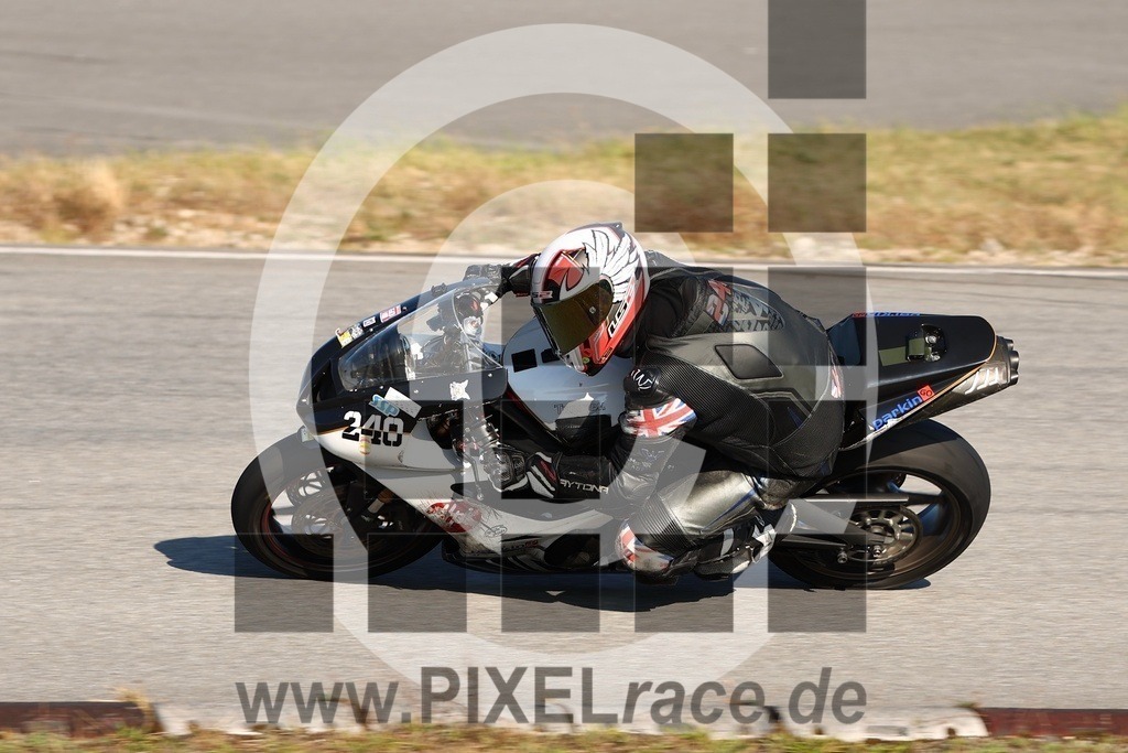 0240-20240922_13775 | Schöne Erinnerungen an spannende Momente - das festzuhalten ist unser Job. PIXELrace.de ist seit 2003 auf den Rennstrecken Europas unterwegs um die Action draußen beim Fahren und die wunderbare Stimmung imm Fahrerlager für euch einzufangen.