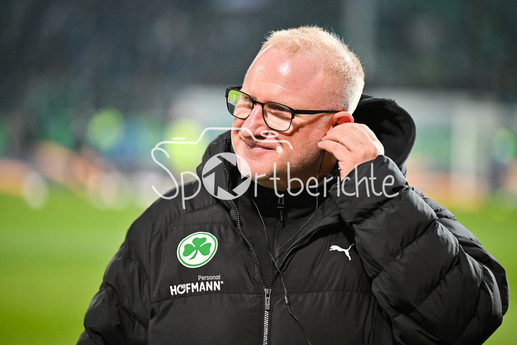 SpVgg Greuther Fürth - 1. FC Magdeburg | FUERTH, GERMANY - 06. FEBRUARY: im Bild Heiko VOGEL Headcoach Spvgg Greuther Fuerth / Einzelfoto / Freisteller vor dem Match zwischen der SpVgg Greuther Fürth und dem 1. FC Magdeburg am 21. Spieltag der 2. Bundesliga im Sportpark Ronhof Thomas Sommer