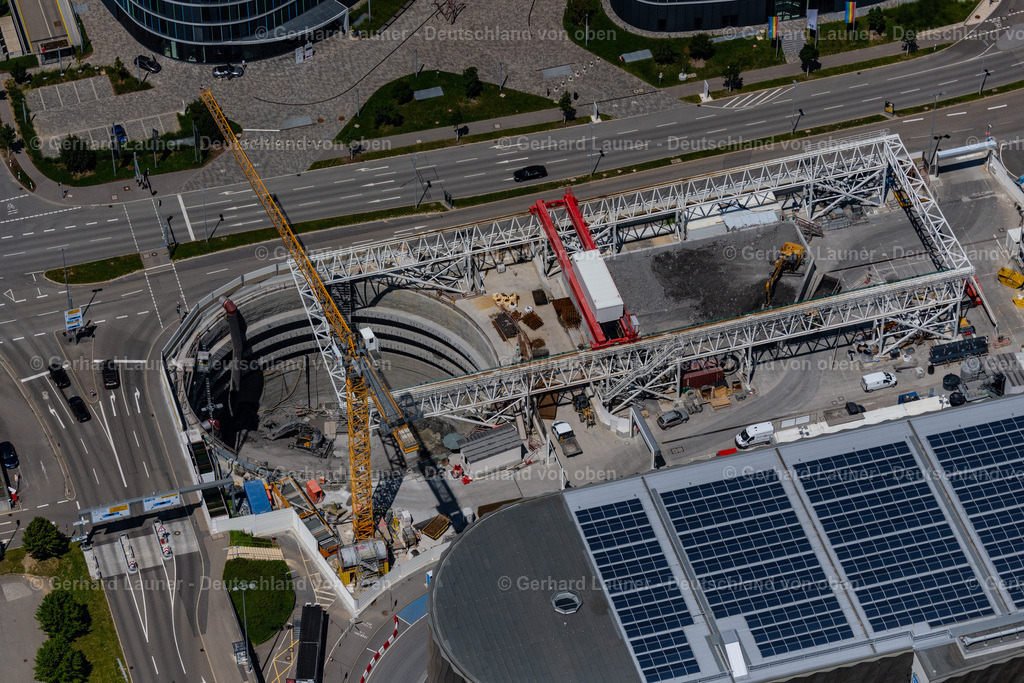 4046567 | LEINFELDEN-ECHTERDINGEN 19.07.2021 Baustelle mit Tunnelführungsarbeiten für die Streckenführung und den Verlauf " Flughafentunnel " am Flughafen Stuttgart in Leinfelden-Echterdingen im Bundesland Baden-Württemberg, Deutschland. Weiterführende Informationen bei: Ed. Züblin AG,  GBI Gackstatter Beratende Ingenieure GmbH,  Max Bögl Bauservice GmbH & Co. KG,  STRABAG Real Estate GmbH,  Vössing Ingenieurgesellschaft mbH. // Construction site with tunneling work for the route and the course " airport tunnel " at Stuttgart Airport in Leinfelden-Echterdingen in the state Baden-Wuerttemberg, Germany. Further information at: Ed. Zueblin AG,  GBI Gackstatter Beratende Ingenieure GmbH,  Max Boegl Bauservice GmbH & Co. KG,  STRABAG Real Estate GmbH,  Voessing Ingenieurgesellschaft mbH. Foto: Gerhard Launer
