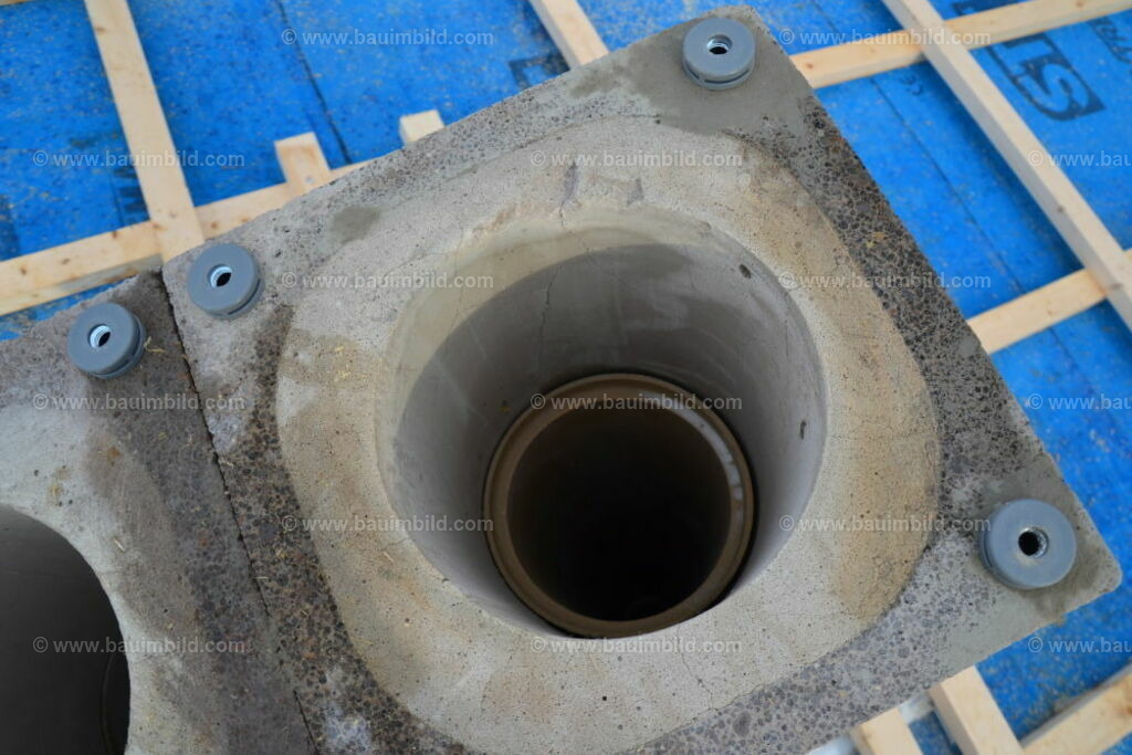 bib-lg08-schornstein-0048 | Nach LV-Leistungsgruppen sortierte Detailfotos über den Bau eines Hauses. Alle Hausbau-Bilder direkt vom Urheber und Autor der Website Haus-Selber-Bauen.com