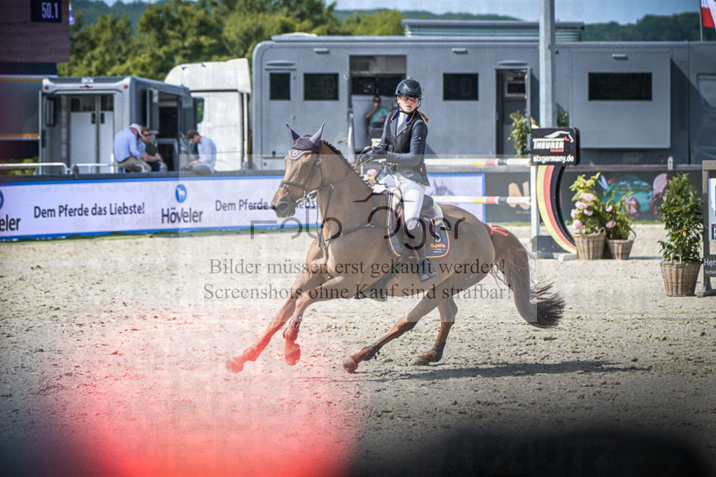 DOS_7057 | Entdecke hochwertige Reitturnierfotos von Foto Oger. Professionell, emotional und authentisch – jetzt Lieblingsmomente im Shop bestellen.Deutschlandweite Turnierfotografie. - Realisiert mit Pictrs.com