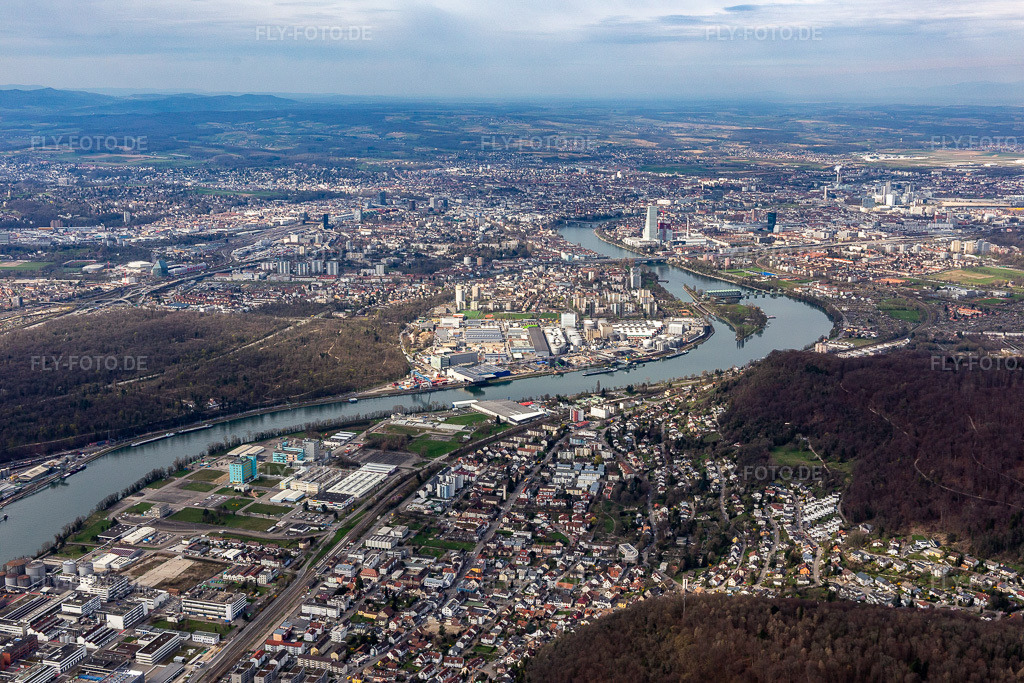 Luftbild: Stadtansicht am Ufer des Flußverlaufes des Rhein und Basel in Birsfelden im Bundesland Basel-Landschaft in Schweiz. Foto: IMG_120225.jpg vom 17.03.2020 durch Werner Riehm/FLY-FOTO.de