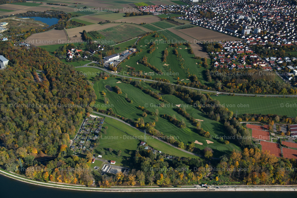 3705083 | NEU-ULM 16.10.2017 Gelände des Golfplatz des NEW GOLF CLUB Neu-Ulm in Neu-Ulm im Bundesland Bayern, Deutschland. Weiterführende Informationen bei: M&amp;F Sport GmbH &amp; Co. KG (Kommanditgesellschaft). // Grounds of the Golf course at of NEW GOLF CLUB Neu-Ulm in Neu-Ulm in the state Bavaria, Germany. Further information at: M&amp;F Sport GmbH &amp; Co. KG (Kommanditgesellschaft). Foto: Gerhard Launer