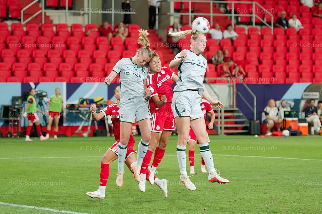 Supercup-Frauen-Bayern-Muenchen-vs-VfL-Wolfsburg 072 | Sportfotos und Eventgalerien von FX-Sportfotografie. Bilder von Fußball, Vereinsveranstaltungen und Events direkt ansehen und als Download bestellen. - Realisiert mit Pictrs.com