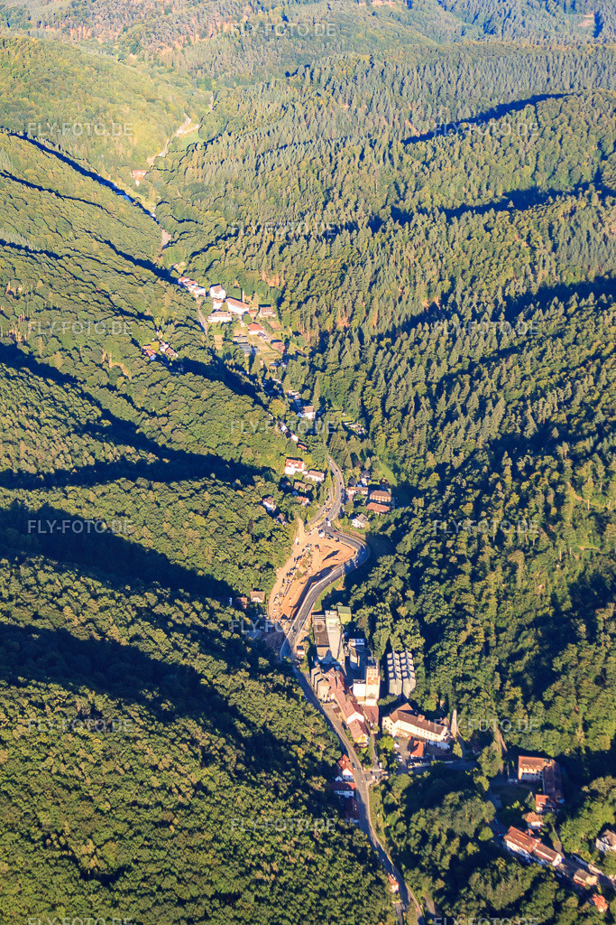 Kanzelbachtal von Westen mit Heinrich Kling Mälzerei GmbH & Co. KG http://www.kling-malz.de/ | Luftbild: Kanzelbachtal von Westen mit Heinrich Kling Mälzerei GmbH & Co. KG http://www.kling-malz.de/ in Schriesheim im Bundesland Baden-Württemberg in Deutschland. Foto: IMG_51951.jpg vom 18.08.2012 durch Werner Riehm/FLY-FOTO.de - Realisiert mit Pictrs.com