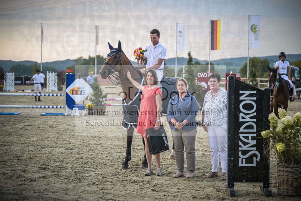 DOS_0301 | Entdecke hochwertige Reitturnierfotos von Foto Oger. Professionell, emotional und authentisch – jetzt Lieblingsmomente im Shop bestellen.Deutschlandweite Turnierfotografie. - Realisiert mit Pictrs.com