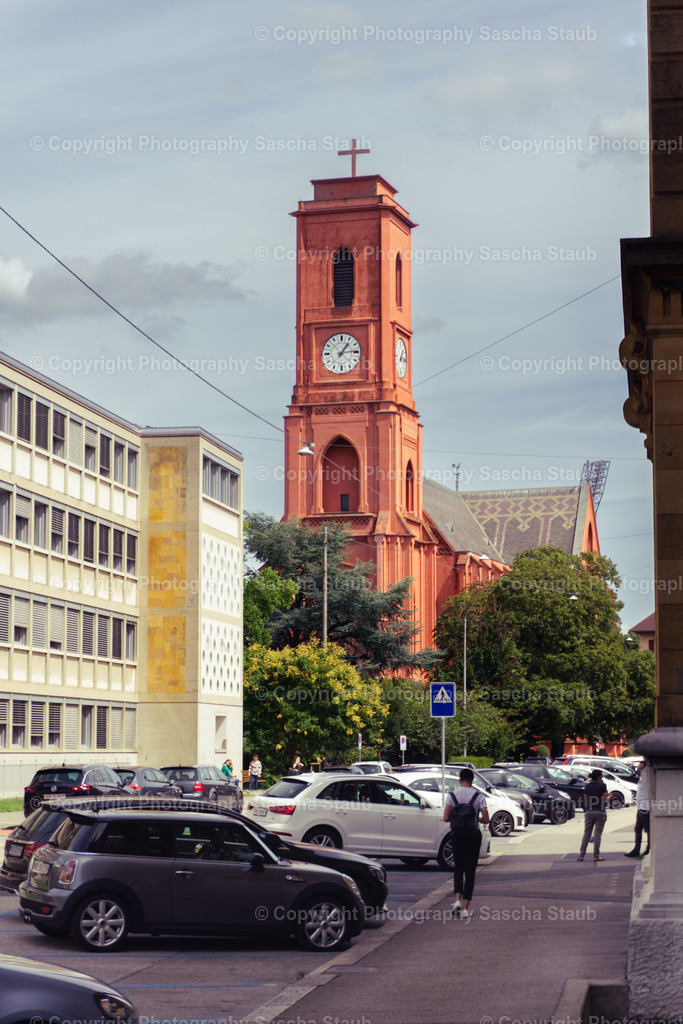 Notre-Dame-de-l_Assomption (Neuch_tel) - Strassenfotografie | Willkommen im Shop von Photography Sascha Staub. Hier findest du alle Fotos und Medieninhalten von Sascha Staub. In diesem Shop kannst du Lizenzen zu den Fotos, Drucke und Gutscheine für den Shop erwerben.  - Realisiert mit Pictrs.com