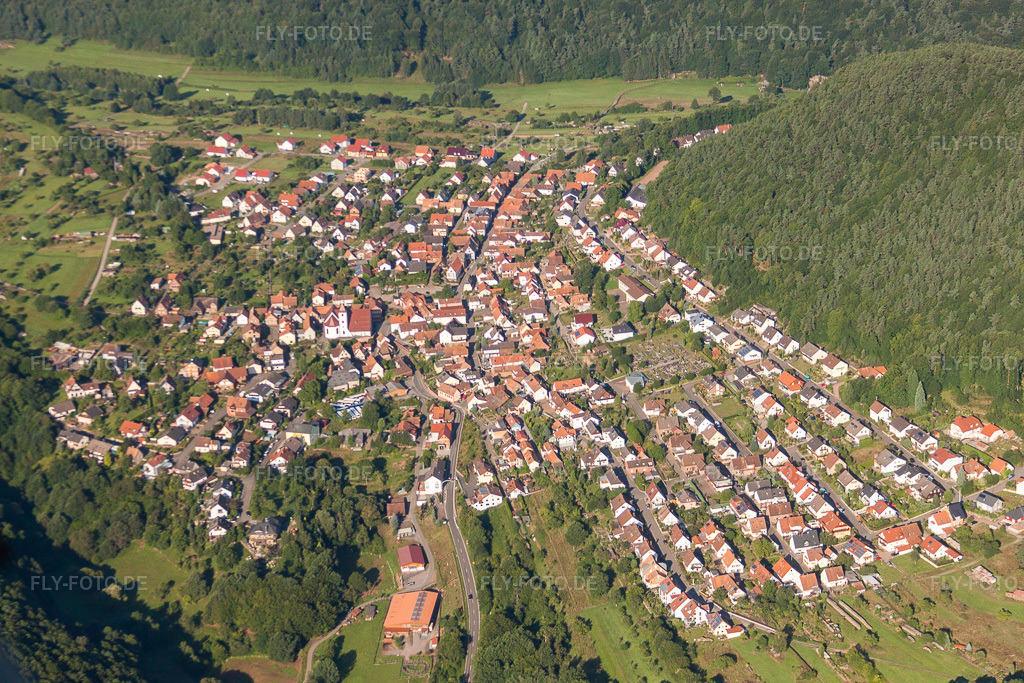 Luftbild: Dorfansicht in Wernersberg im Bundesland Rheinland-Pfalz in Deutschland. Foto: IMG_30978.jpg vom 07.08.2010 durch Werner Riehm/FLY-FOTO.de
