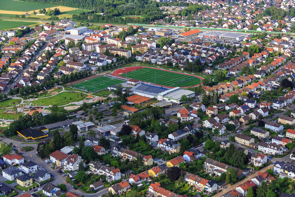 Luftbild: Stadion der Sportgemeinde Hemsbach 1912 e.V. , Hans-Michel-Halle und alla hopp! Anlage & Bürgerpark Hemsbach in Hemsbach im Bundesland Baden-Württemberg in Deutschland.Foto: IMG_090672.jpg vom 04.07.2016 durch Werner Riehm/FLY-FOTO.deSG Hemsbach 1912 e.V. - StartWWW.HEMSBACH.DEalla hopp!-Anlage Hemsbach - Start