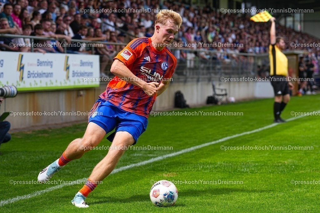 xYDR20072501079 | 20.07.2025, xydrx, Fußball, Rot Weiss Ahlen - FC Schalke 04, Testspiel, Wersestadion: Peter Remmert (FC Schalke 04 #39)