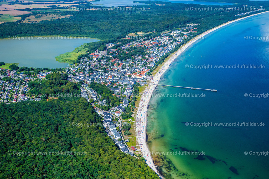 Binz_Rügen_ELS_7965100822 | BINZ 10.08.2022 Ortsansicht an der Meeres-Küste der Ostsee in Binz Insel Rügen im Bundesland Mecklenburg-Vorpommern, Deutschland. Weiterführende Informationen bei: Gemeinde Ostseebad Binz. // Townscape on the seacoast of of Baltic Sea in Binz island Ruegen in the state Mecklenburg - Western Pomerania, Germany. Further information at: Gemeinde Ostseebad Binz. Foto: Martin Elsen