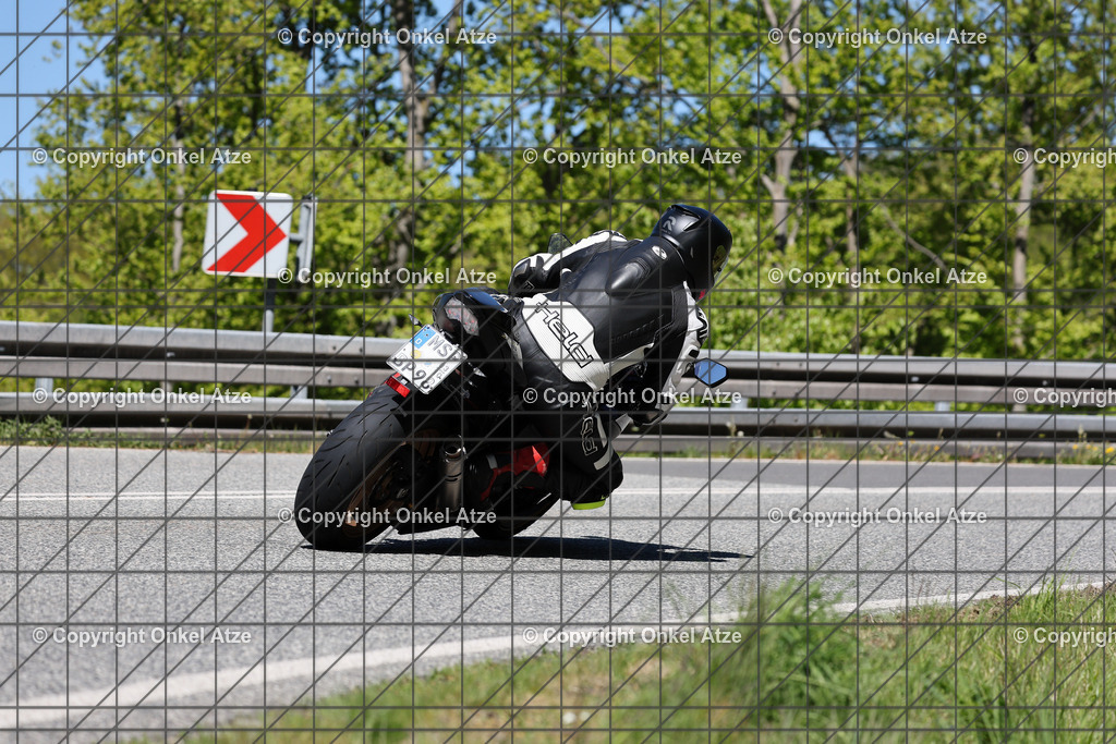IMG_9849 | Fotograf am Kyffhäuser. Onkel Atze. Kyffhäuser Rennstrecke. Café36. Motorsportfotografie. - Realisiert mit Pictrs.com