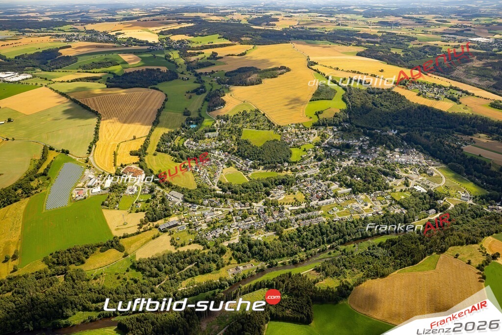 Das Luftbild zeigt :  Hirschberg - Die Luftaufnahme wurde 2024 vom UL-Flugzeug aus erstellt ( keine Drohne ) - Hochauflösende Luftaufnahme - Für grossformatige Ausdrucke geeignet. Die Geschenkidee !Mit Lizenz und Bildrechte bestellbar