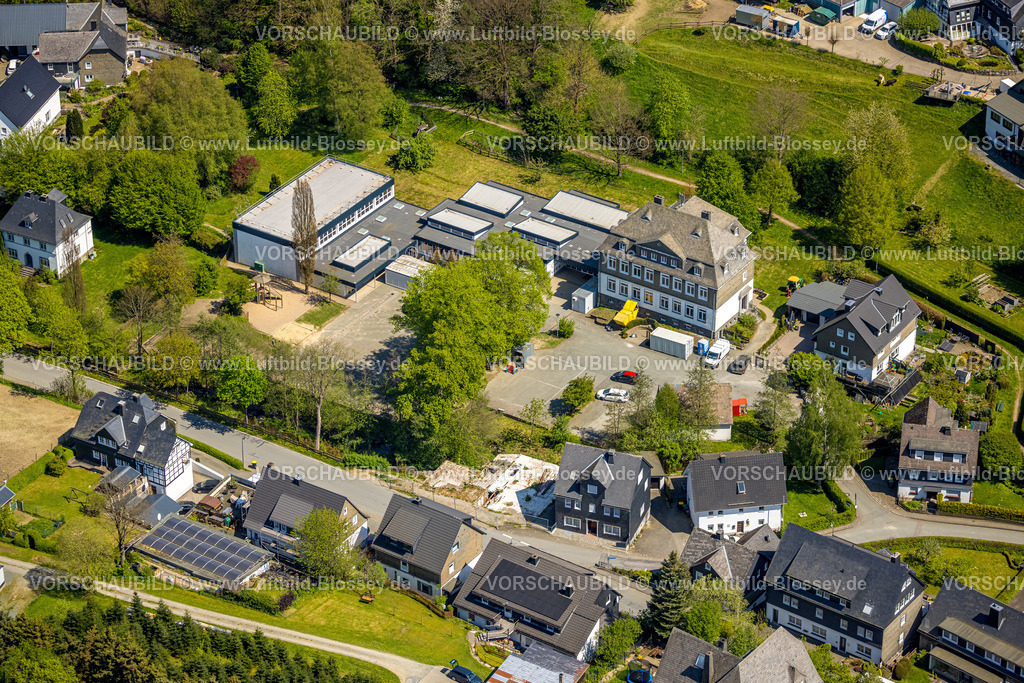 Schmallenberg240505050Boedefeld | Luftbild, GemeinschaftsGrundschule Bödefeld, Mutter-Teresa-Platz, Bödefeld, Schmallenberg, Sauerland, Nordrhein-Westfalen, Deutschland