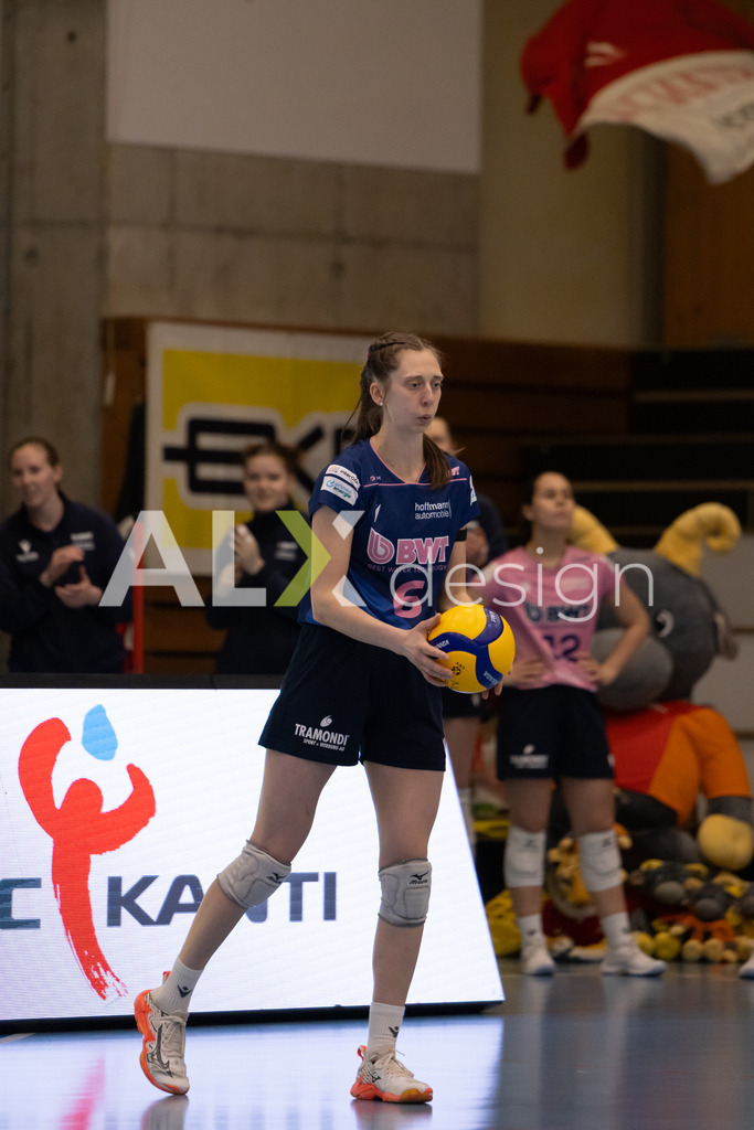 Volleyball I Frauen I Saison 2025-2026 I Volleyball NLA | Women I 1/2 Finals I  VC Kanti Schaffhausen - Sm'Aesch Pfeffingen I 07.03.2026 | 6 Madlaina Matter (CH) (Sm'Aesch Pfeffingen) – Mittelblock - Realisiert mit Pictrs.com