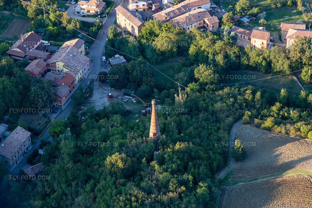 Aerial view: Antique cement kiln in Scandiano in the state Reggio Emilia, Italy.Photo: IMG_134702.jpg taken on 09/19/2022 by Werner Riehm/FLY-FOTO.comResolution of the original: 5472 x 3648 px