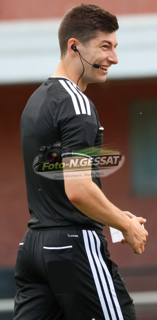 TuS Bersenbrück - HSC Hannover | Auf dem Bild zu sehen: Schiedsrichter: Nils HasseTuS Bersenbrück, HSC Hannover, Saison 25/26, Testspiel, Bünde, Deutschland - Realisiert mit Pictrs.com