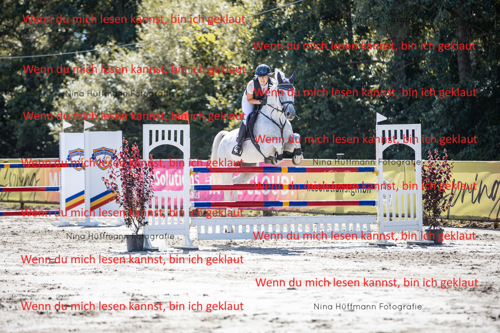 BK1A6330 | Turnierbilder Turnierfotos Nina Hüffmann Turnierfotografie Pferdefotografie Tierzeichnung Haustierzeichnung Pferdezeichnung Hundezeichnung Videograf  - Realisiert mit Pictrs.com