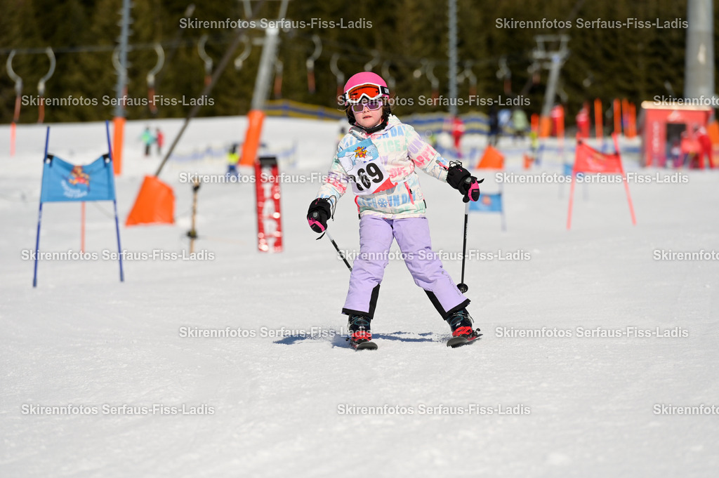 SRF_27.02.2026_165 | Skirennfotos,Serfaus,Fiss,Ladis,Kinderskirennen,Winter,Tirol,Oberland,skirace,SFL,feelfree,weil wir's genießen,ski,Ski,skifahren,Sonnenplateau, - Realisiert mit Pictrs.com