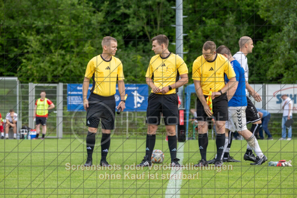 20250616_182842_0128 | #,  TV Eybach (weiß) vs. 1.FC Donzdorf II (rot), Fussball, Entscheidungsspiel 3 in Kreisliga A3 - Bezirk Neckar/Fils, Saison 2024/2025, Rasensportplatz, Staufenecker Str. 41, 73084 Salach, 16.06.2025 - 18:30 Uhr,Foto: PhotoPeet-Sportfotografie/Peter Harich