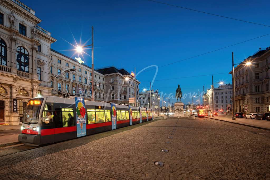 Schwarzenbergplatz | Kaiser Franz Josef Denkmal am Schwarzenbergplatz