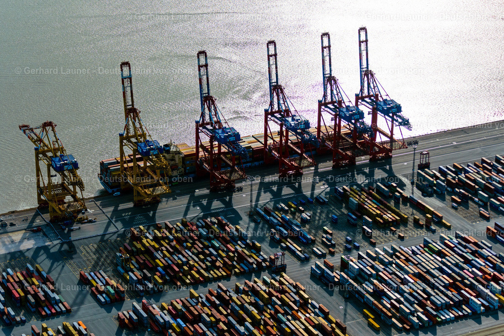 4030491 | BREMERHAVEN 01.06.2020 Containerterminal im Containerhafen des Überseehafen Am Nordhafen in Bremerhaven im Bundesland Bremen. // Container Terminal in the port of the international port Am Nordhafen in Bremerhaven in the state Bremen. Foto: Gerhard Launer