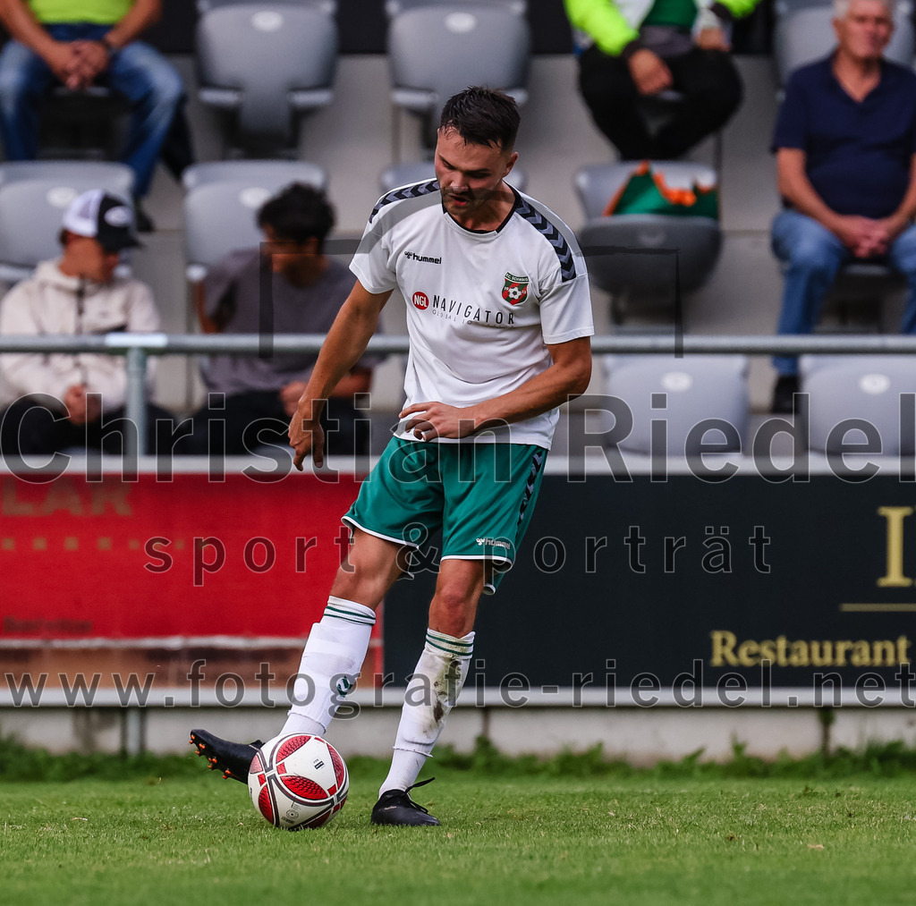 2023-07-28_070_FC_Schwaig_gegen_TSV_1860_Rosenheim | Oberding, Deutschland, 28.07.2023:
Fußball, Landesliga Südost 2023 / 2024, 3. Spieltag, FC Schwaig gegen TSV 1860 Rosenheim, Endergebnis: 1:1

Daniel Fichtlscherer (FC Schwaig, #22)

Foto: Christian Riedel / fotografie-riedel.net