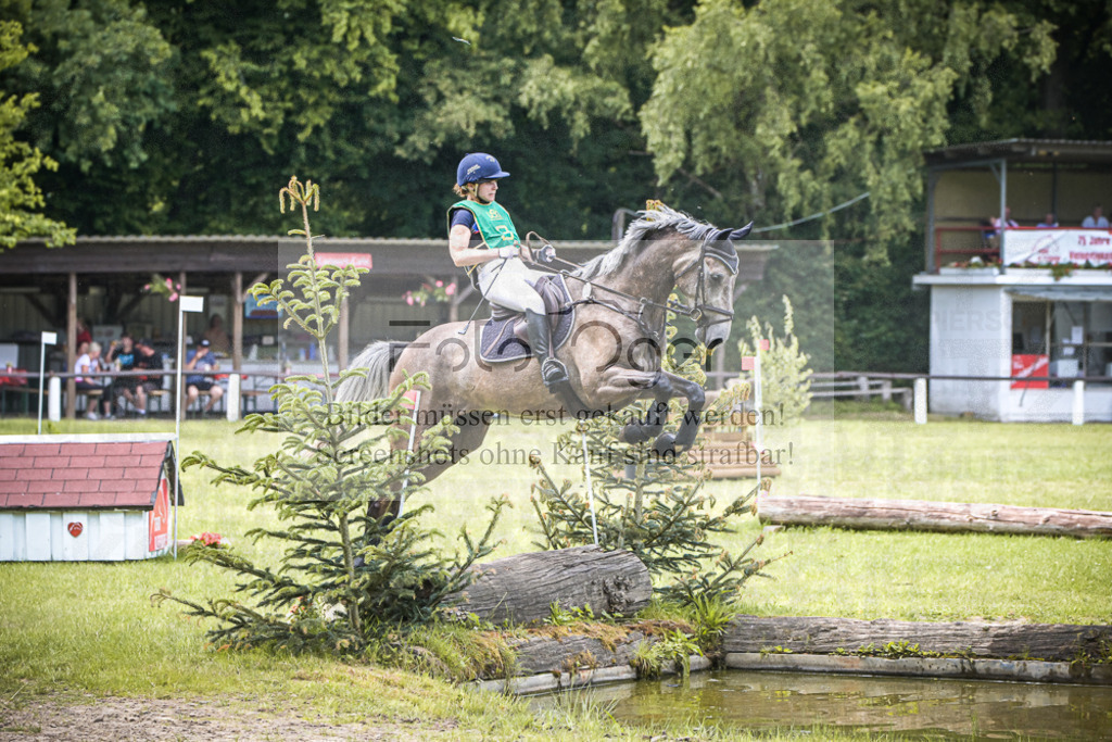 DOS_6310 | Entdecke hochwertige Reitturnierfotos von Foto Oger. Professionell, emotional und authentisch – jetzt Lieblingsmomente im Shop bestellen.Deutschlandweite Turnierfotografie. - Realisiert mit Pictrs.com