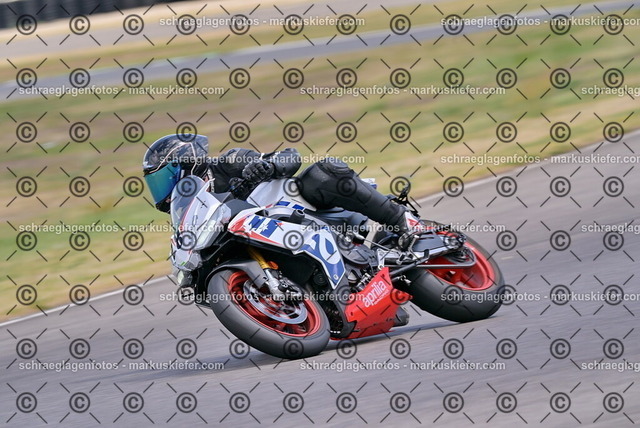 26bt05-1690 | markuskiefer.com - Realisiert mit Pictrs.com